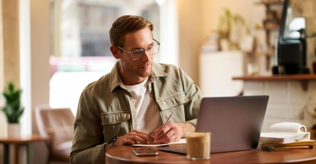 Lektor vede online webinář o SEO strategii